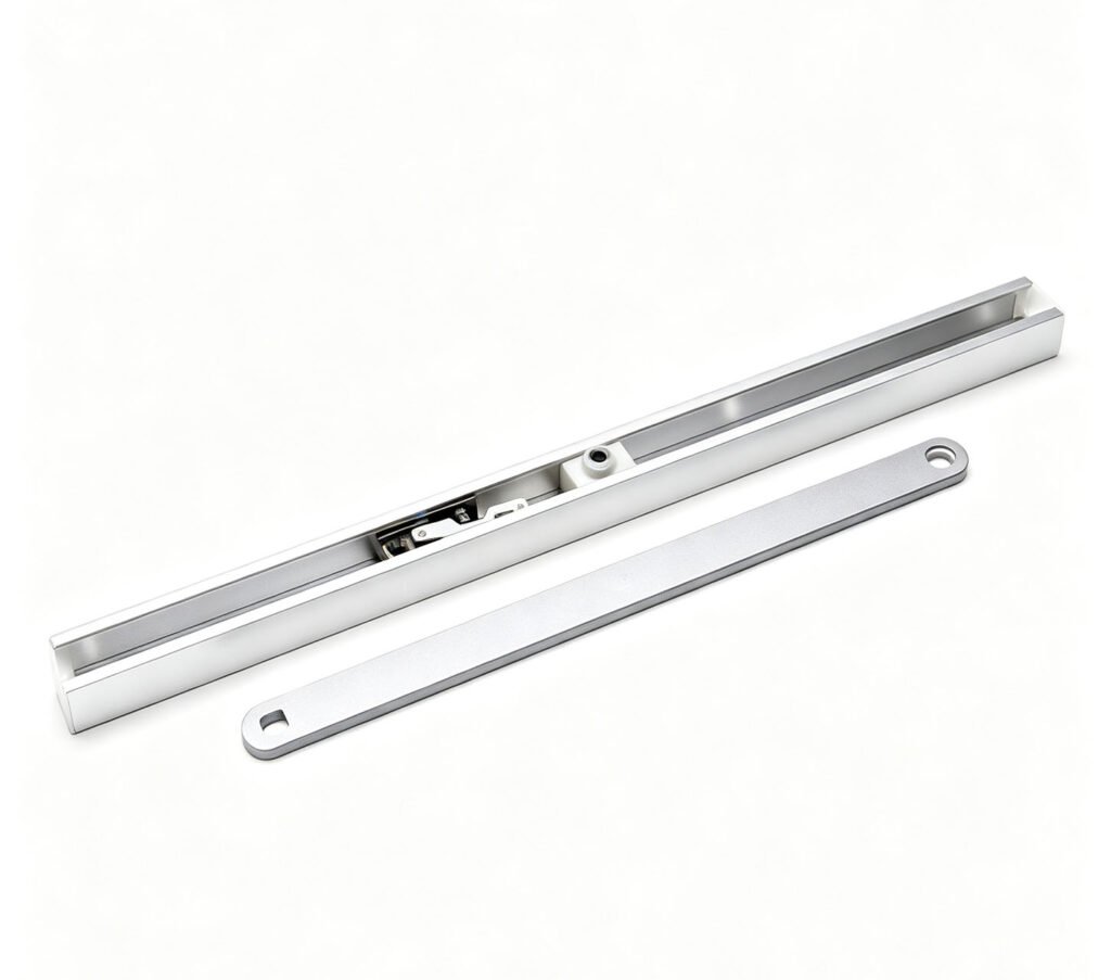 Hydraulic sliding track door closer mechanism